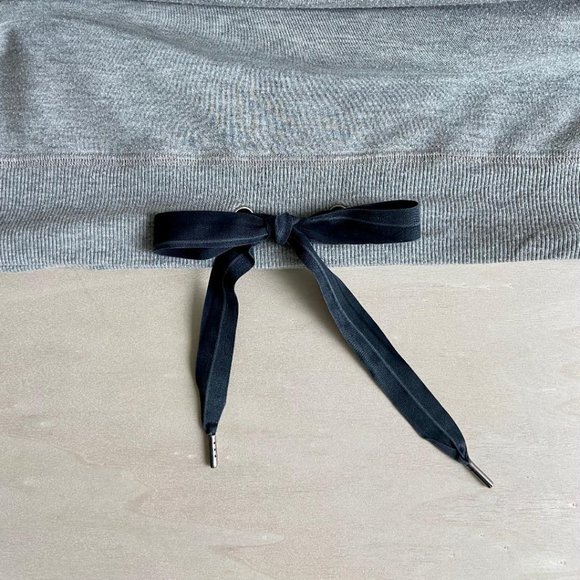 🧘🏼♀️2x HP!🧘🏼♀️ Beyond Yoga Heather Gray V-Neck Sweatshirt w/ Black Tie - Picture 6 of 7